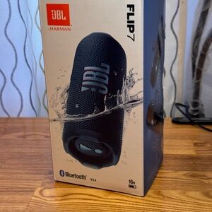 JBL Flip 7 Portable Speaker - Black NEW!